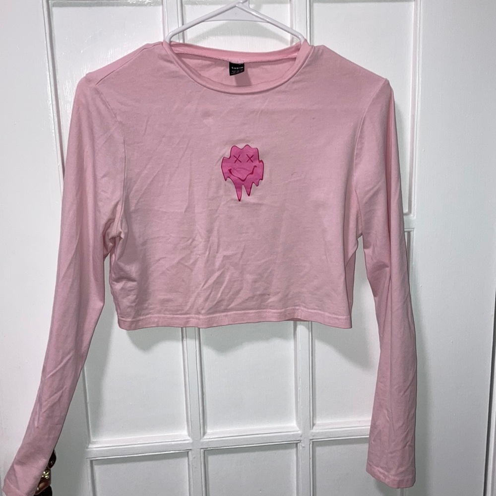pink cropped long sleeve graphic print
